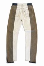 Le Pétite Jean W28 L30 denim jeans, slim fit with classic five-pocket design, shown hanging on a wooden background.