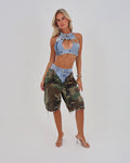 Le Pétite Jean double waisted camo shorts with front pockets and a stylish camouflage pattern, perfect for casual wear.